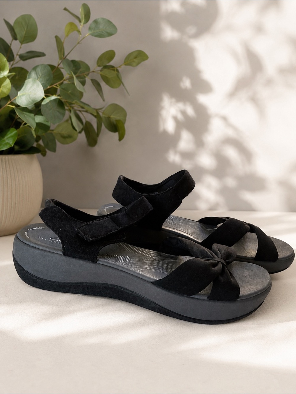 Clarks Black Knotted Platform Sandals with Ankle Strap. Size 10M